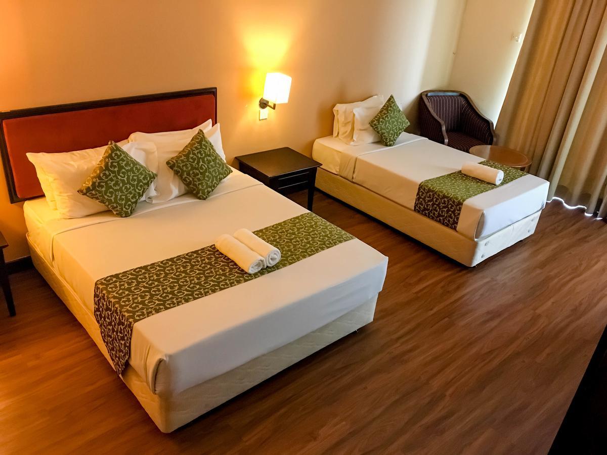 Hotel Legacy Port Dickson Buitenkant foto