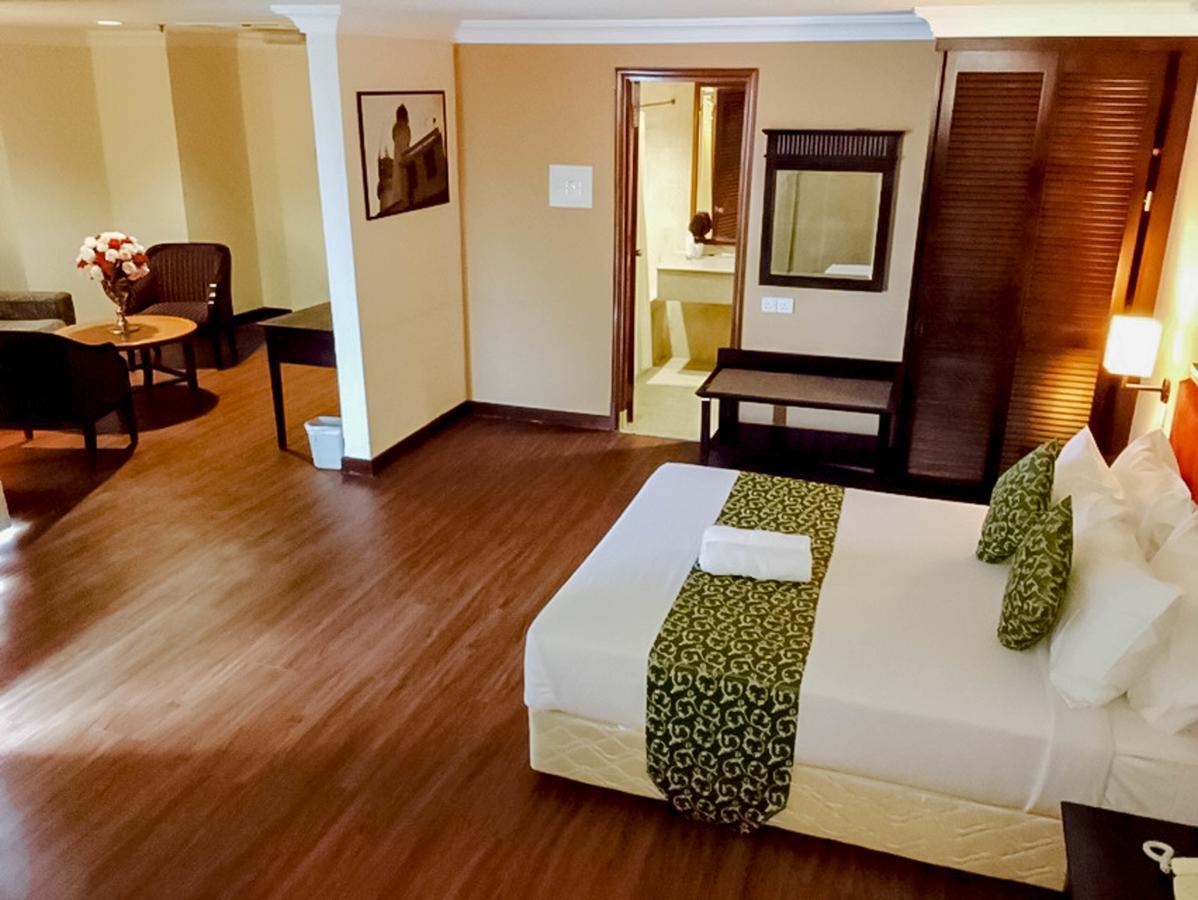 Hotel Legacy Port Dickson Buitenkant foto